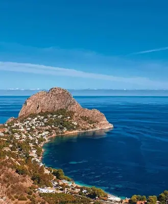 a small island in the middle of the ocean at La Casetta di Marianne in Santa Flavia