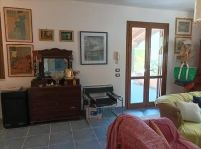 a living room with a dresser and a mirror at Villetta sulla Valle in Castellammare del Golfo