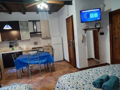 a room with a kitchen and a table and chairs at Palermo Al Capo in Palermo
