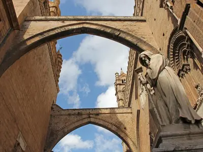 a statue of a woman on the side of a building at Apartment La Casetta di Clò by Interhome in Palermo