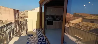 a balcony with a view of a kitchen at Palazzo DS in Castellammare del Golfo