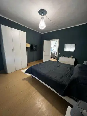 a bedroom with a bed and a blue wall at Tiny house in Palermo