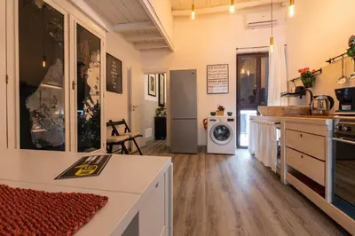 a kitchen with a washer and dryer in a room at ELLY HOLIDAY HOUSE in Palermo