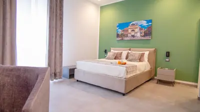 a bedroom with a bed and a green wall at Palermo Historia in Palermo