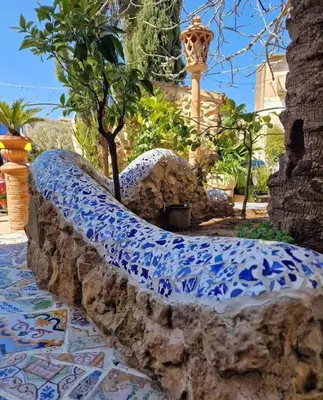 a sculpture of a stone bench with a tree in it at L'angolo in centro in Partinico