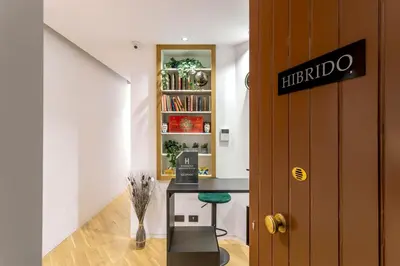 a office with a desk and a book shelf at Hibrido in Palermo