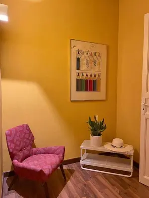 a living room with a chair and a table at MATTI X 2 in Palermo