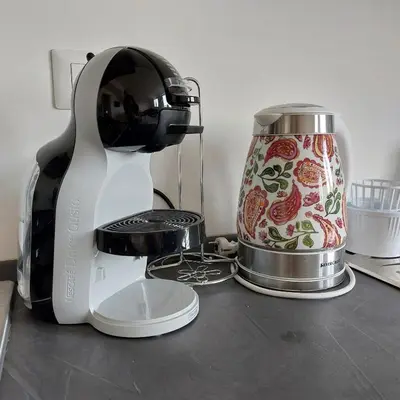 a coffee maker and a blender on a counter at Levante in Terrasini