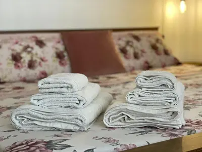a pile of towels sitting on top of a bed at A CASA DI ELENA in Palermo