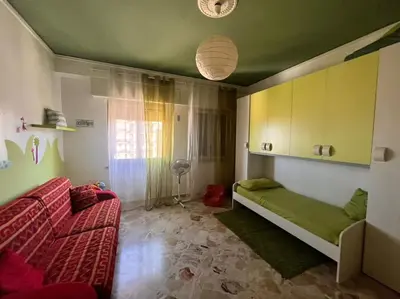 a bedroom with two beds and a green ceiling at harriets house in Palermo