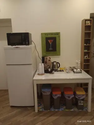 a small table with trash cans and a refrigerator at Casa Batù alle porte del Capo in Palermo
