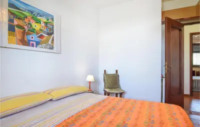 a bedroom with a bed and a painting on the wall at 3 Bedroom Lovely Home In Borgetto in Borgetto