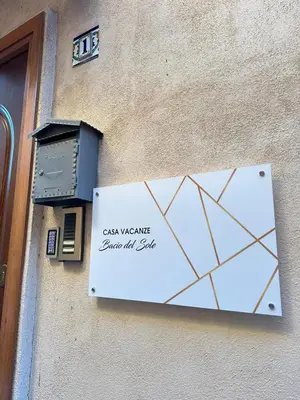 a sign on the side of a door at Bacio del sole Apartment in Palermo