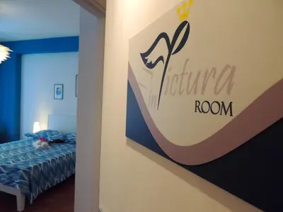 a room with a bed and a sign on the wall at In Itinera in Palermo