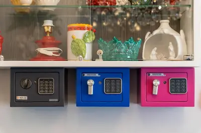 a toy microwave oven sitting on top of a shelf at Regina Suite in Palermo