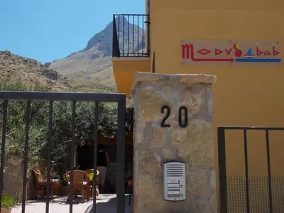 a sign on the side of a building at Modus B&B in San Vito lo Capo