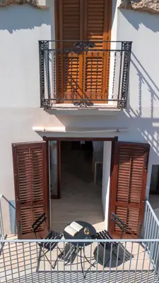 a balcony with a table and chairs on a patio at Studio Anatólio in Castellammare del Golfo