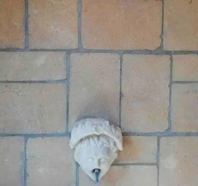 a white head sticking out of a brick wall at Relaxing seahouse in Santa Flavia