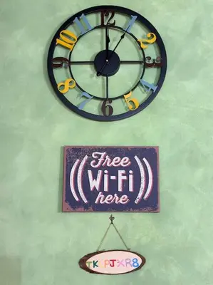 a free wifi sign and a clock on a wall at Lilla' House Center Palermo in Palermo