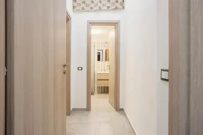 a hallway with a door leading to a bathroom at Case Billeci Casa Verde in Palermo