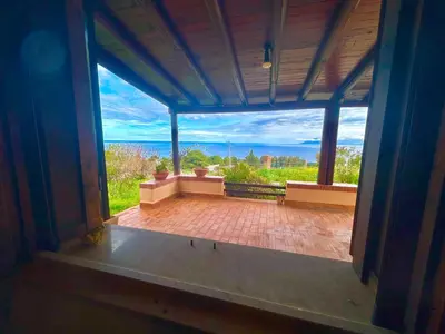 an open porch with a view of the ocean at La Terrazza su Pispisa in Castellammare del Golfo