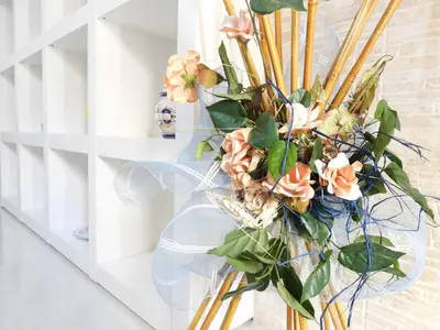 a bouquet of flowers on a wall at Casa Lumìa in Palermo