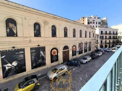 a group of cars parked in front of a building at Testa del Moro - Nel Cuore di Palermo in Palermo