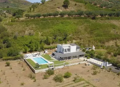 an aerial view of a house with a swimming pool at Tacco e Punta bed&breakfast in Grisi