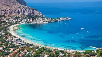 an aerial view of a beach with blue water at MAESTRALE CASA VACANZA in Isola delle Femmine