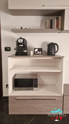 a microwave oven sitting on top of a shelf at Isola Blu Casa a pochi passi dal mare in Isola delle Femmine