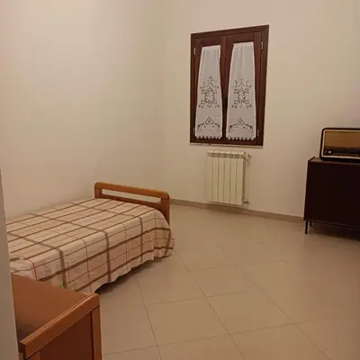 a bedroom with a bed and a mirror and a tv at Casa vacanza Acquanuova in Calatafimi