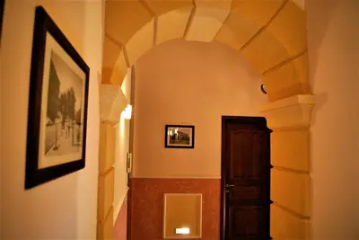 a hallway with an archway and a door at la Maison 