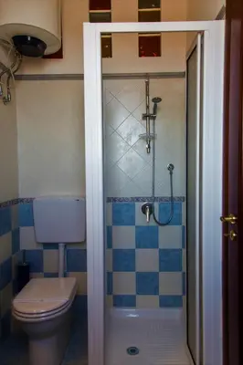 a small bathroom with a toilet and a shower at B&B Oleaster - Bolognetta in Bolognetta