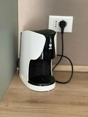 a black and white blender plugged into an outlet at Come fossi a casa in Palermo