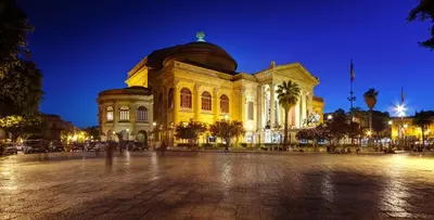 a large yellow building with a dome at night at Vacanze Palermitane in Palermo