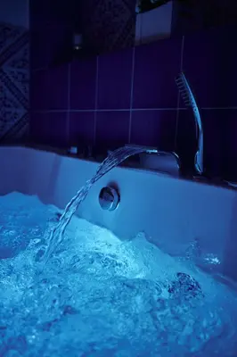 a stream of water coming out of a bath tub at Trinacria Caccamo - Luxury Rooms in Caccamo