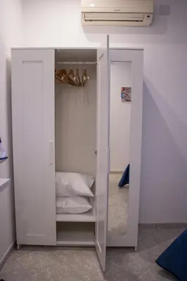 a room with a closet with a mirror and a bed at L'ancora casa vacanze in Palermo
