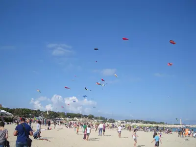 a group of people on the beach flying kites at Aurora e Andrea San Vito lo Capo in San Vito lo Capo