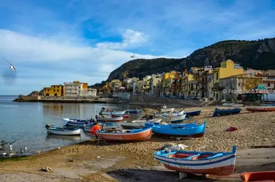 a group of boats on the shore of a beach at A casa di Livia in Villabate