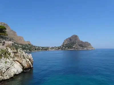 a view of the ocean from a cliff at Anna&Micky town house in Santa Flavia