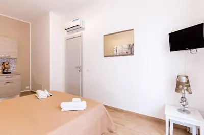 a room with a table with towels on it at Stabile 38 Apartments in Palermo