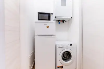 a kitchen with a washing machine and a microwave at Stabile 38 Apartments in Palermo