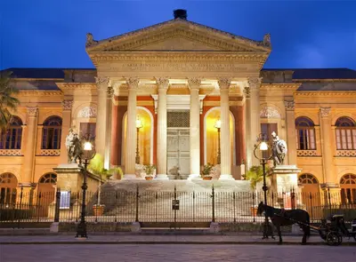 a building with a horse drawn carriage in front of it at LA SPLENDIDA Dimora di Charme - Luxury Loft Palermo in Palermo