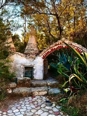 a small brick house with a stone bridge at Casa Sciàlari in Palermo