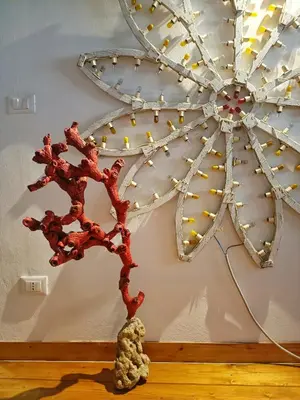 a metal sculpture of a flower on a wall at Casuzza del mare in Castellammare del Golfo