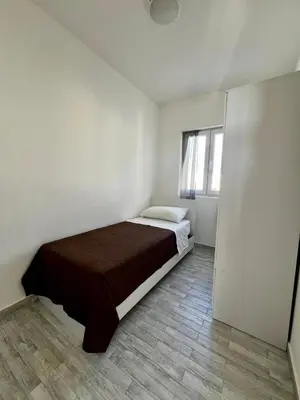 a small bedroom with a bed and a window at Mari Sol in Terrasini