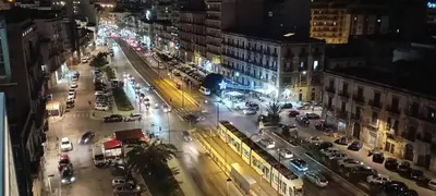 a room with a dining table and a bed at Apartament di Nick Central Station No ZTL in Palermo