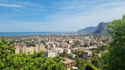 a view of a city with mountains in the background at Onda blu in Carini