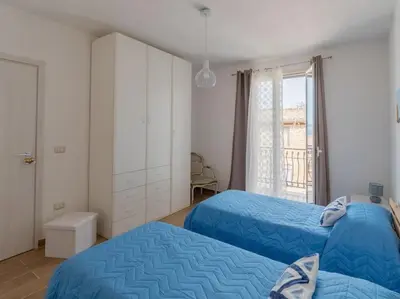 a bedroom with two beds and a window at Casa Vacanze La Dolce Vita in Mandra Capreria