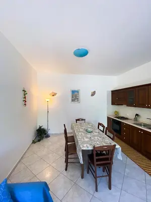 a dining room with a table and chairs in a kitchen at Sole di Sicilia in Castelluzzo